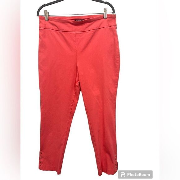 Roz & Ali Pants - Roz & Ali coral cropped stretch capri pants side slits with gold studded size 12